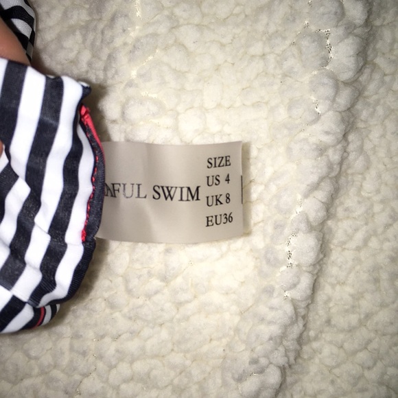 Red bikini - Picture 4 of 4